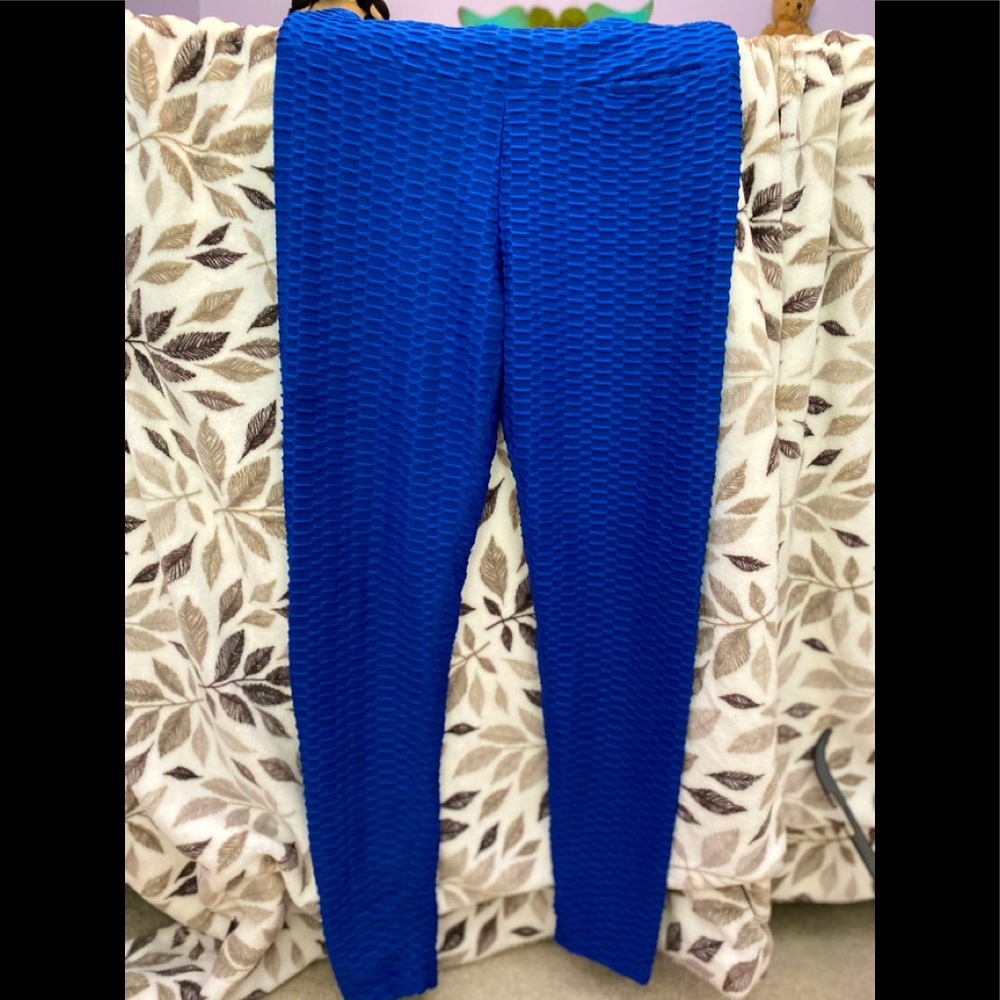 Size large royal blue textured, ruched booty workout pants